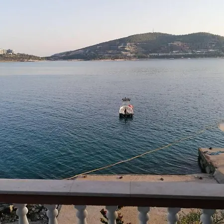 Denize Sifir, Ferah 2 Katli Muestakil Yazlik Ev. *