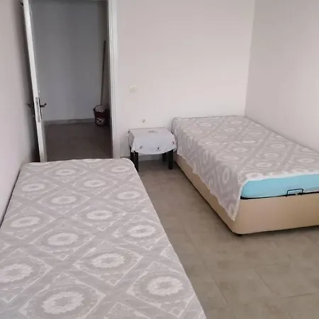 Villa Denize sıfır, ferah 2 katlı müstakil yazlık ev. *